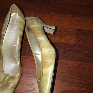 J. Renee  vintage worn cream/tan shoe